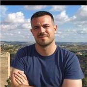 Màster Universitari, amb títol acreditatiu de Valencià C2 per la JQCV i amb experiència en classes particulars